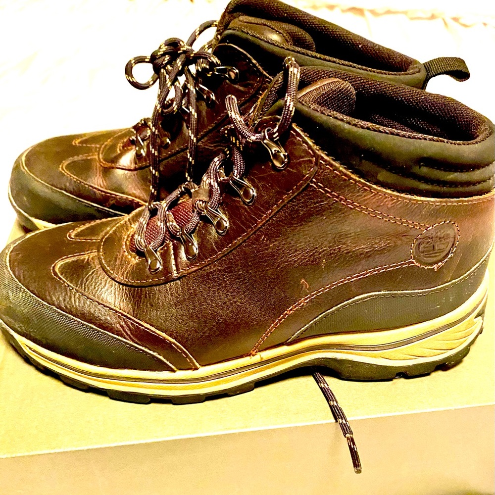 Boys Timberland Hiking Boots. Size 6